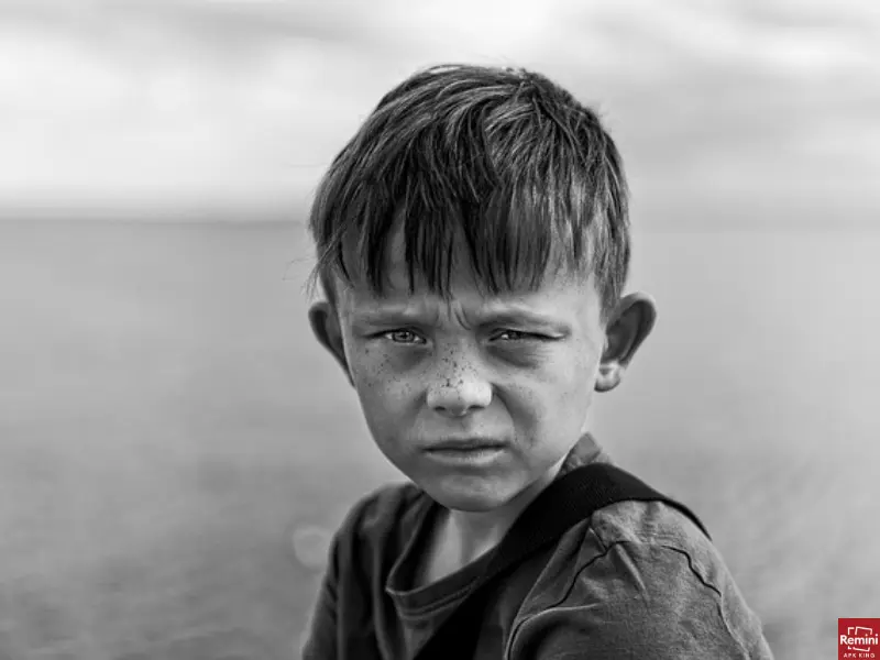How To Take Dark & Moody Photos 10 child in dark photography