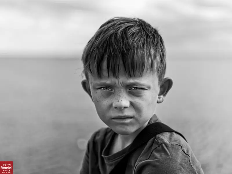 Easy Dramatic Natural Light Portraits 10 young boy in desert background