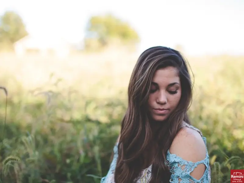 Easy Dramatic Natural Light Portraits 12 young lady in garden